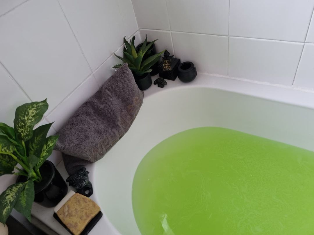 Cauldron Bath Bomb